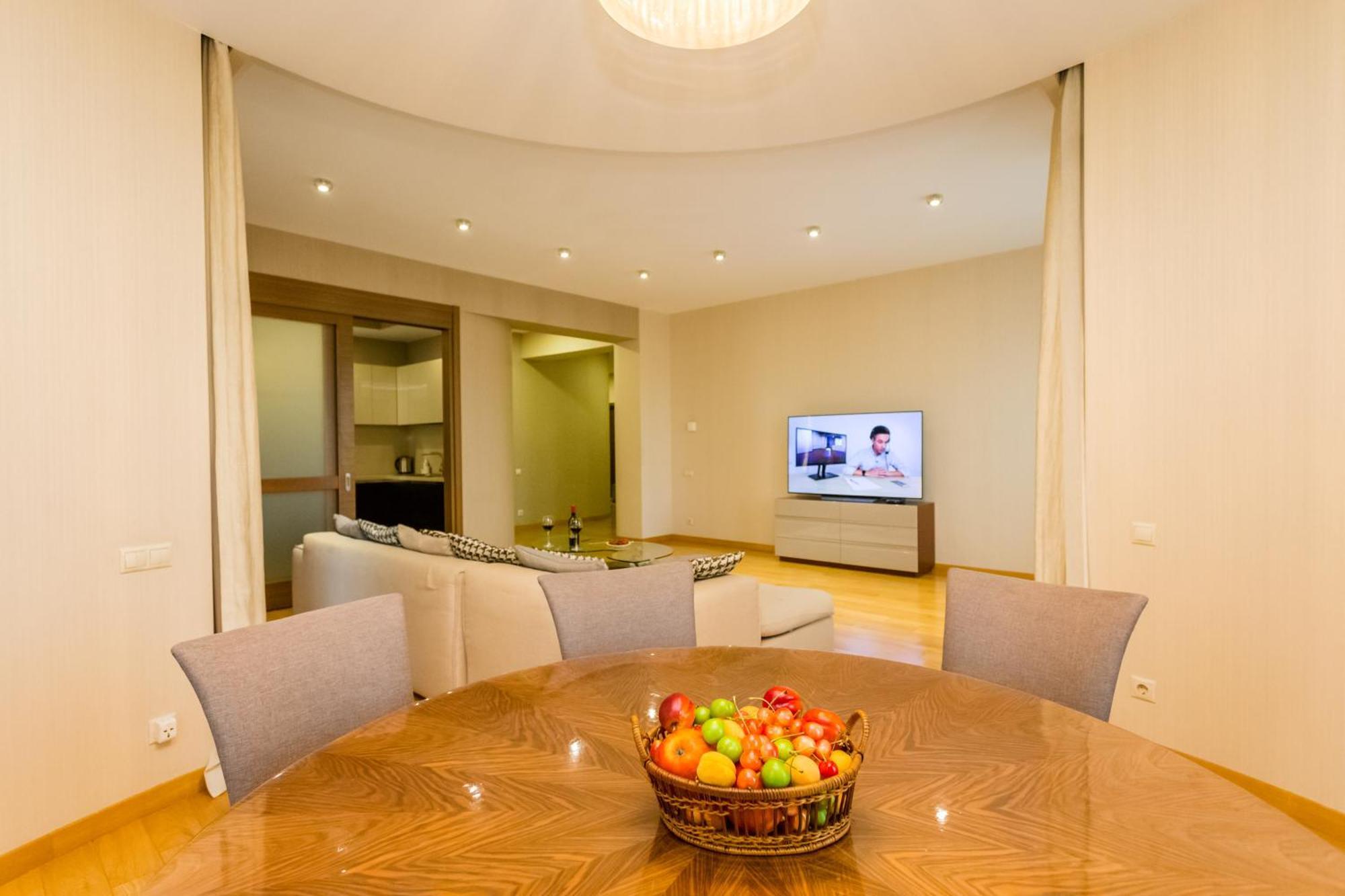 The Grand Apartment Lll Tbilisi Exterior photo